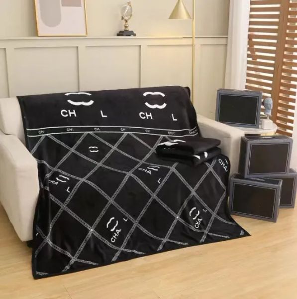Designer White Facecloth Material Letters Throw Blanket With Gift Box For Christmas Travel Airconditioning Soft Shawl Sofa Bed Winter Autumn
