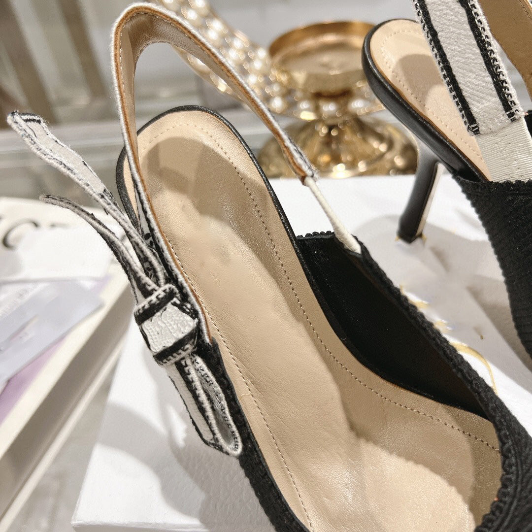 Fashionably Comfortable Airy Walkers: Trendy Athletic Footwear