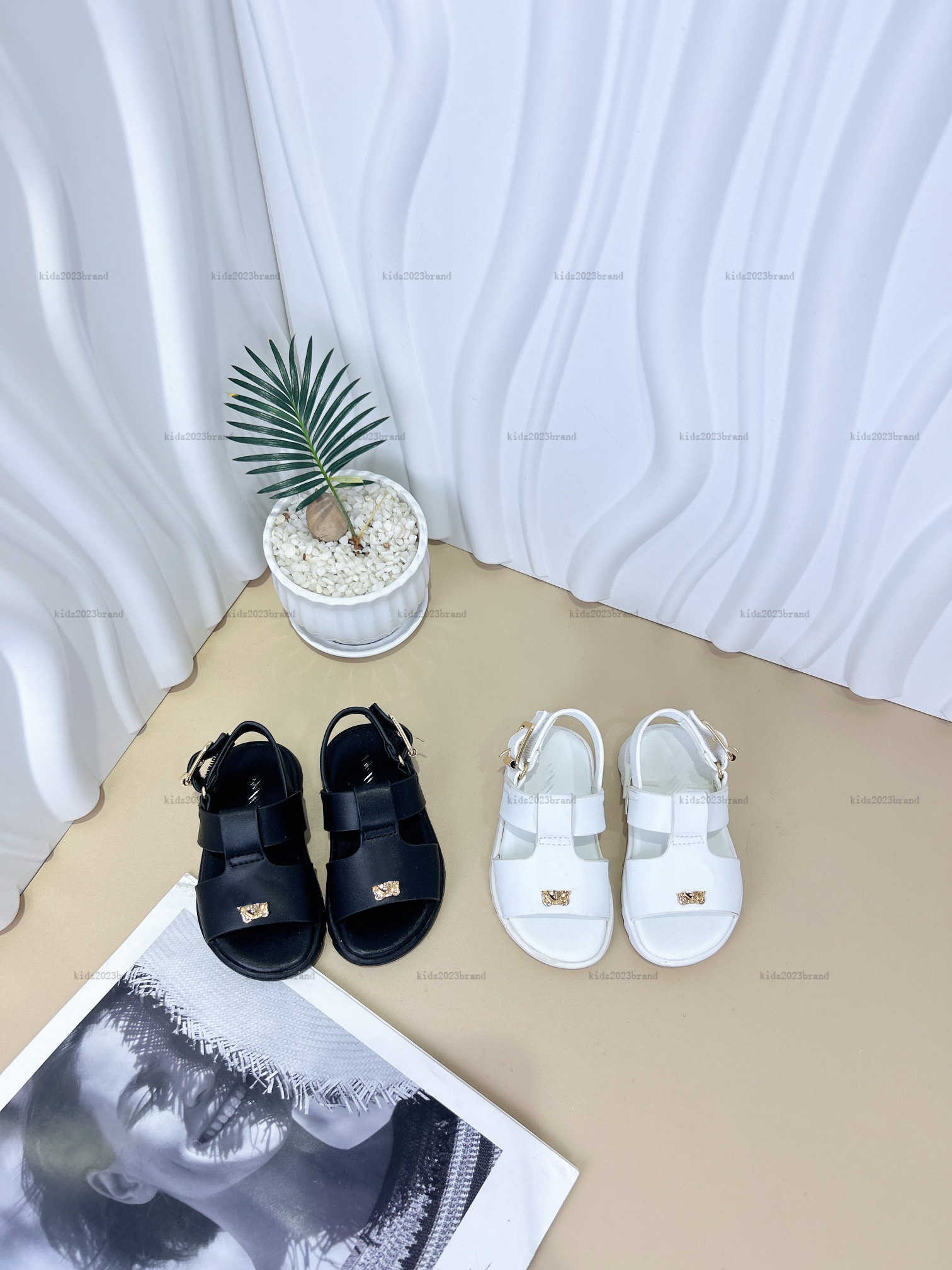 New baby Sandals Gold avatar badge Kids shoes Cost Price Size 26-35 Including box summer boys shoe comfort girls Slippers