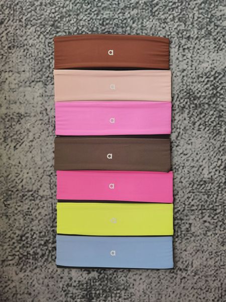 Designer Sports Headband - One Size Fits All Athletic Accessory for Fitness Enthusiasts