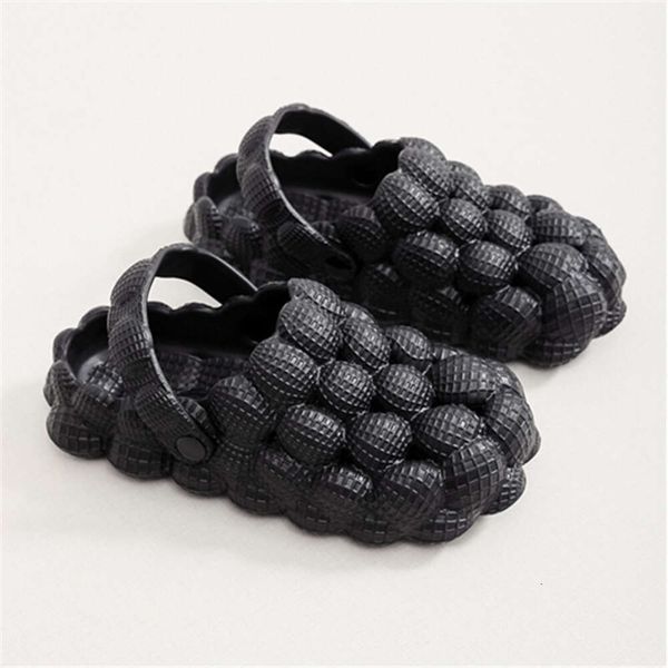 Winter 2023 New Bubble Shoes Male Lovers Baotou Waterproof Plus Veet Thermal Cotton Slippers Wholesale Women