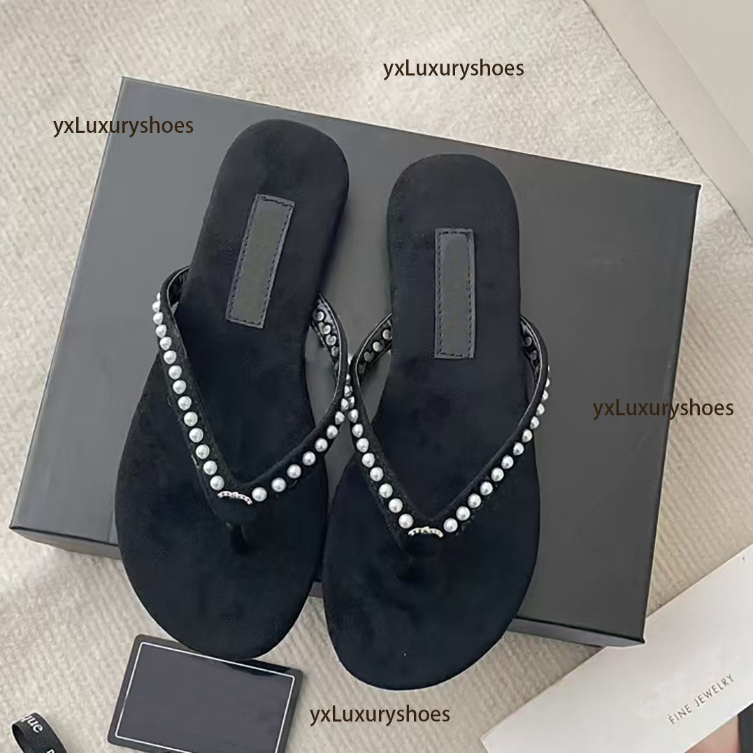 2025SS Paris Designer women&#039;s new wide flat CC crystal flip-flops, classic printed lettered beach casual sandals, women&#039;s diamond slippers