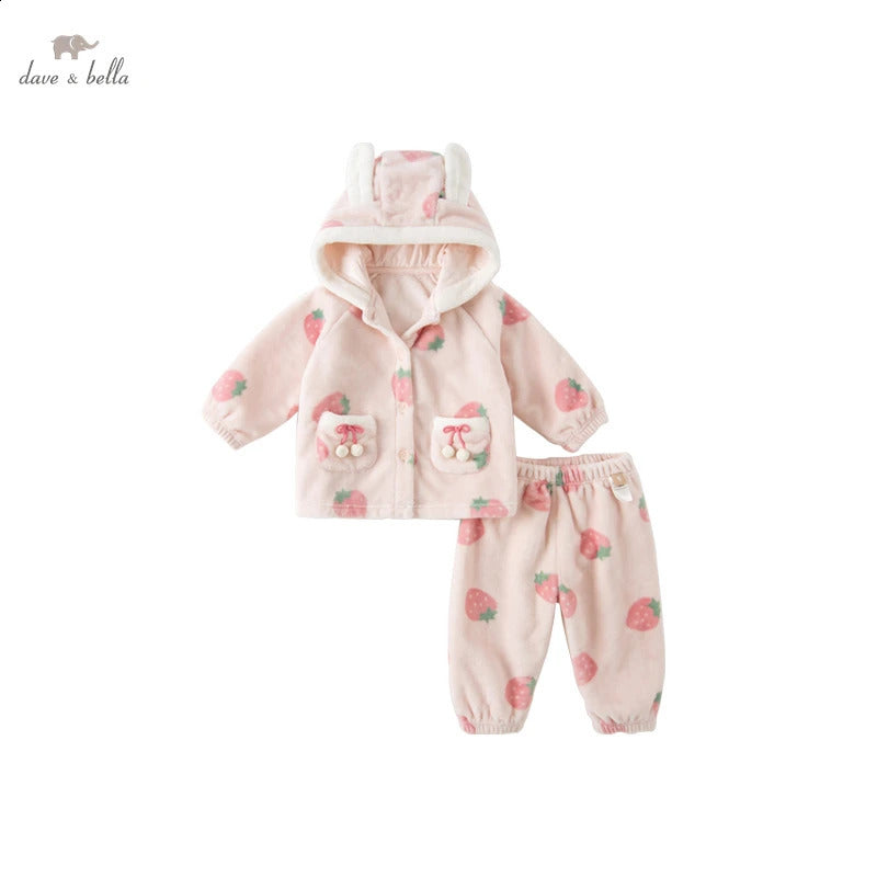 Dave Bella Children Warm Pajamas Set Winter Girl Sleepwear Strawberry Print Baby Nightwear Kids Pyjamas Set DB4224614 240911
