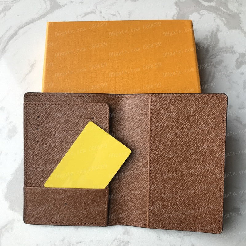 Card Holders PASSPORT COVER Womens Fashion Passport Protection Case Trendy Credit Card Holder Mens Wallet Brown Iconic Canvas COUVERTURE PASSEPORT W