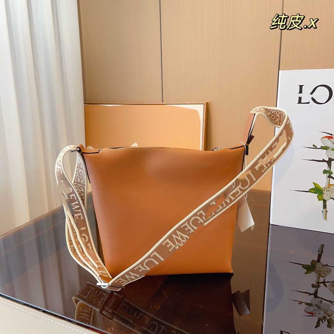 Luxury Designer Loevve Bag Fashion Tote Shoulder Canvas Bags Family Cubi Large Underarm with High Beauty Value One Crossbody for Both Men and Women