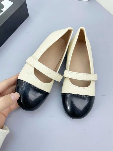 Top kids Leather shoes Metal lettering girls Sneakers designer Princess shoe Size 26-35 Including shoe box baby flat shoes