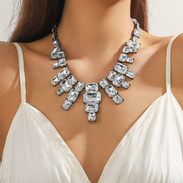 Collares babero exagerados de aleación de zinc y vidrio transparente para eventos glamorosos