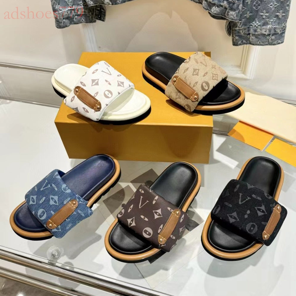 Designer shoes swimming pool pillow sandals couple slippers men&#039;s and women&#039;s summer new flat shoes luxury fashionable wearing beach slipp