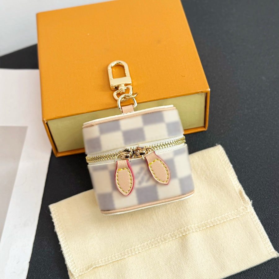 Designer Keychains Lanyards Luxury Keychain Fashion Mini Makeup Bag Leather Ornament Men Car Keychain Women Headphone Bag Zipper Change Earphone Bag