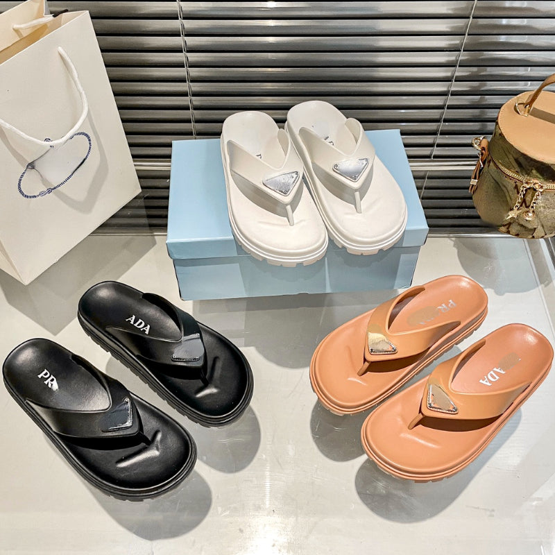 Brand Women&#039;s Slippers Metal Logo Appliques Sandals Flip Flops Beautiful Beach Shoes