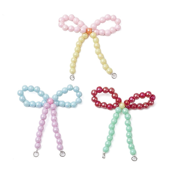 Cuentas acrílicas opacas con cuentas engarzadas de latón y anillos de salto abiertos de hierro colgantes