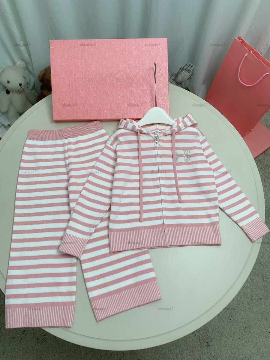 Top baby Cardigan set Striped design tracksuits girl Leisure suit kids designer clothes sweater and knitted pants A892X25N000
