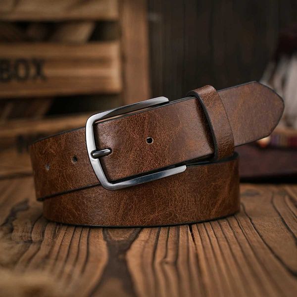 A mens and womens retro metal buckle casual style brown PU belt suitable for daily business attendance four seasons W250120