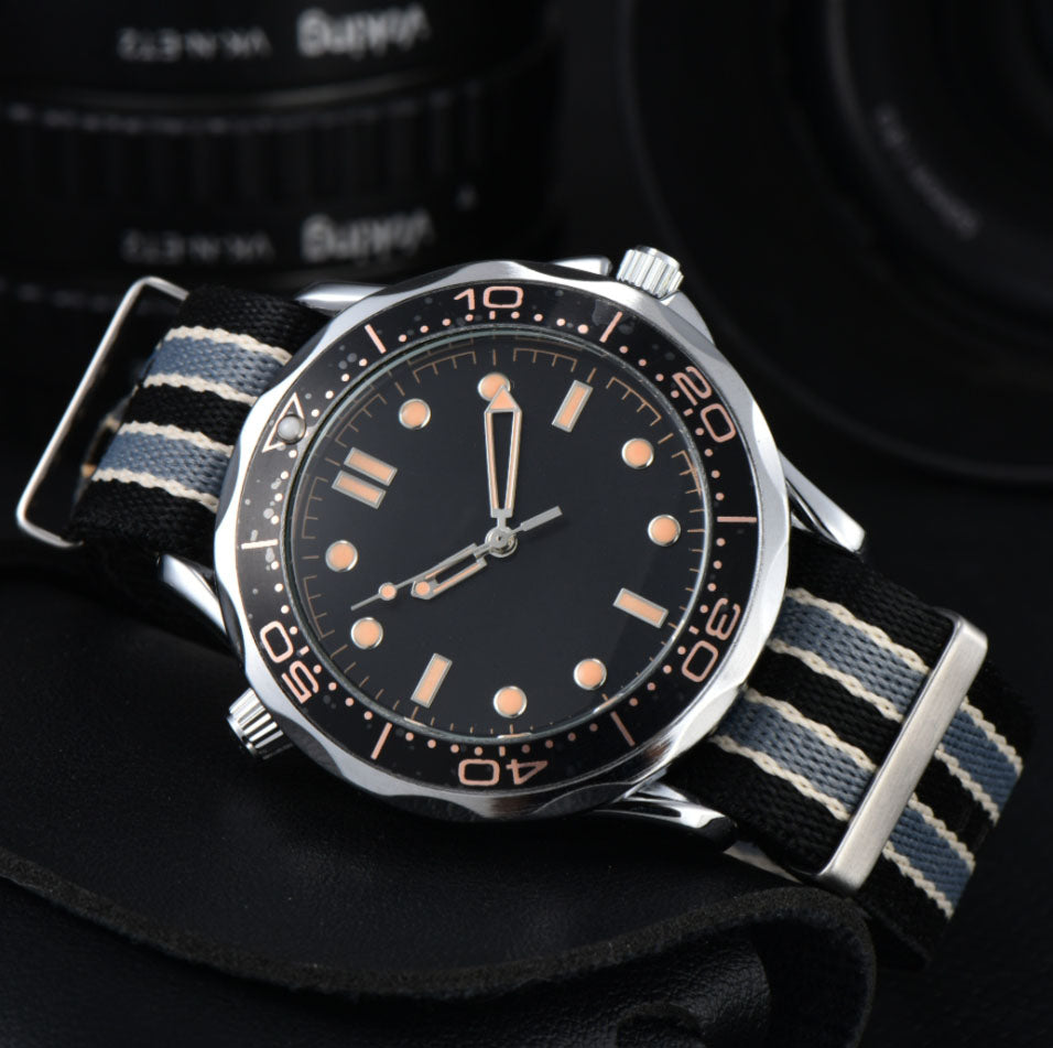 Luxury Men Sport Watches Quartz 007 Wristwatch High Quality Original Brand Chronograph Rubber Strap Fashion Automatic Date Male Clock free shipping