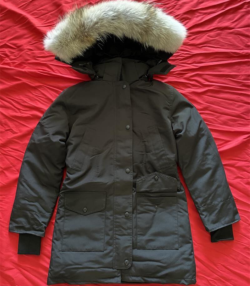 Winter Jacket Women Coat Classic Casual Down Coats Stylist Outdoor Warm Fur Removable Hooded Parka Real Coyote Fur Thick Outerwear Waterproof Classi