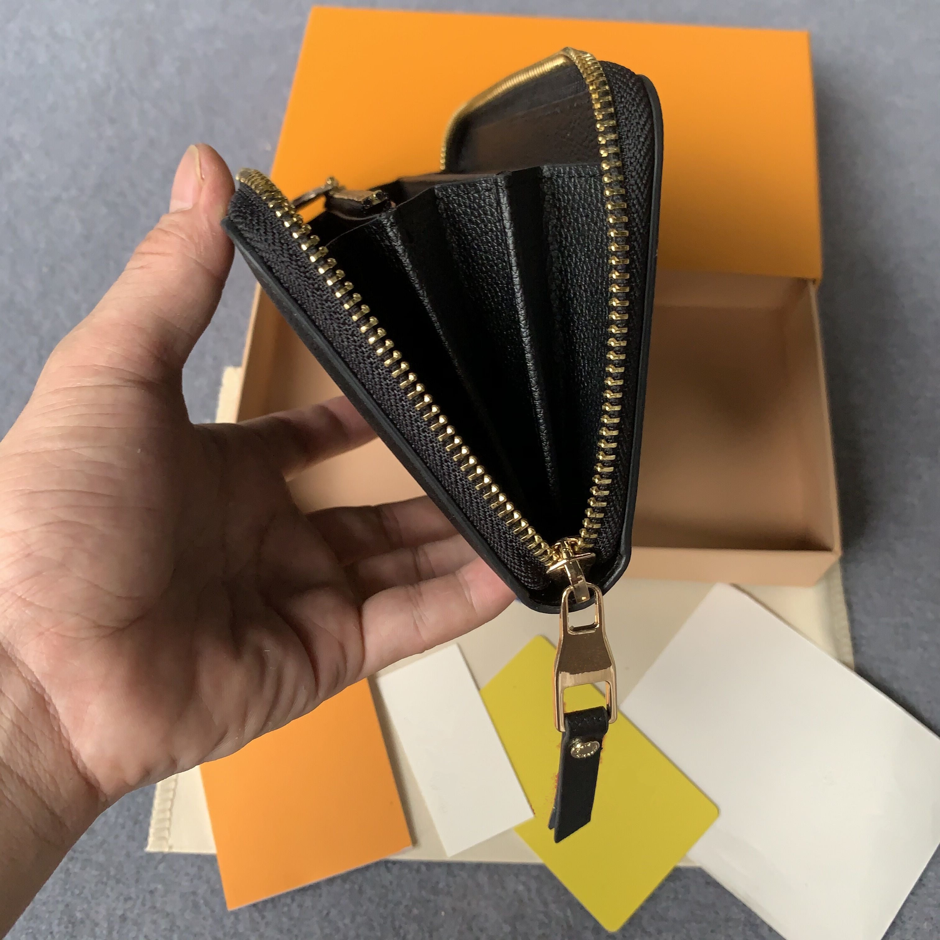 Leather Wallets Holders wer Emed Wallet Holder for Men Women with Card Slot Multi functional designer handbag and long wallet Credit With box AAA+