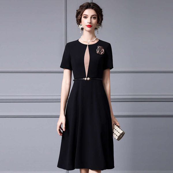 French Style Niche Design Dress Summer 2024 Flower Decoration Waist Cinching Slimming Color Blocked Large Swing Skirt Bifurcated Temperament