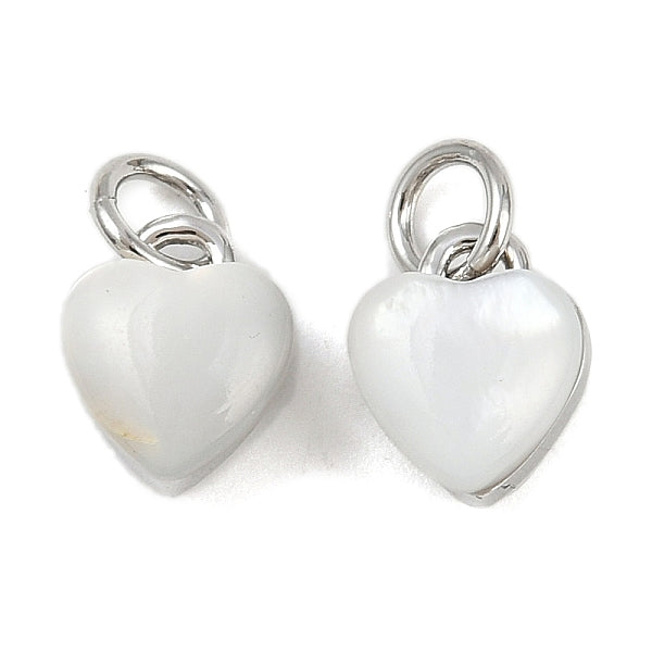 Dijes de corazón de concha blanca natural pavé de latón con anillos de salto
