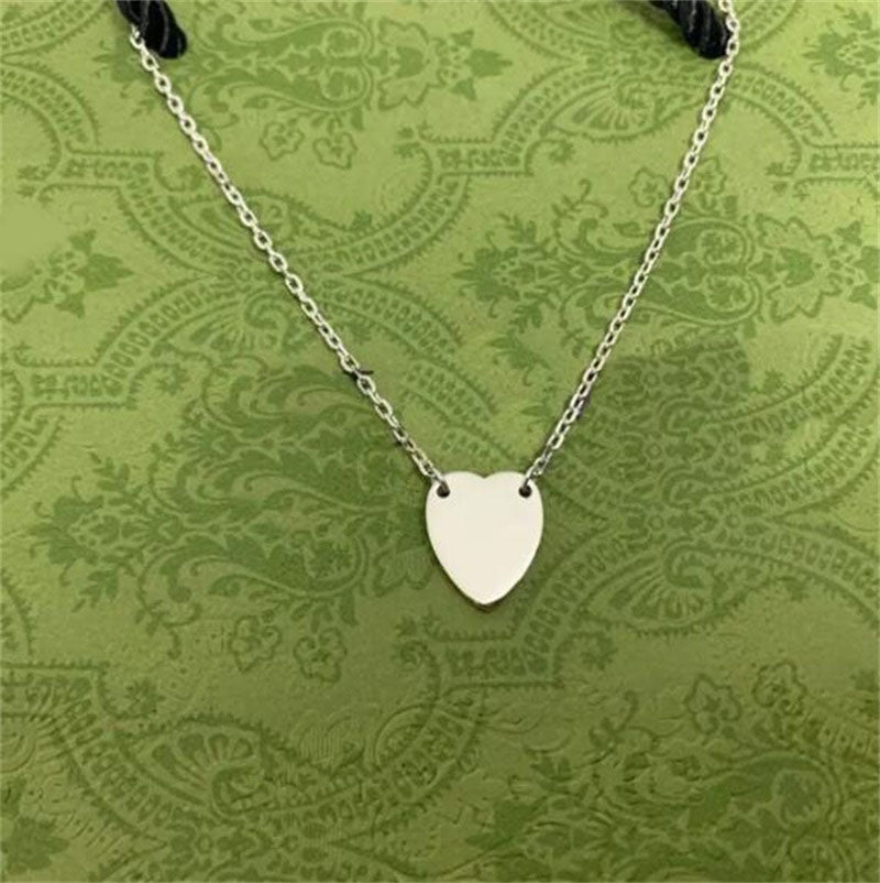 Designer Heart Pendant Mens Chains Trendy Jewlery Cute Fashion Urious Jewellery Custom Necklace Womens Elegance Gold Sier Color Love Necklaces 708