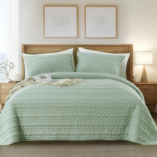 KASENTEX Luxury Velvet Quilt Set,Oversize Queen 102"x106",Ultra-Soft Bedspread Coverlet with 2 Pillow Shams, Lightweight Velvet Comforter, Line Stitch