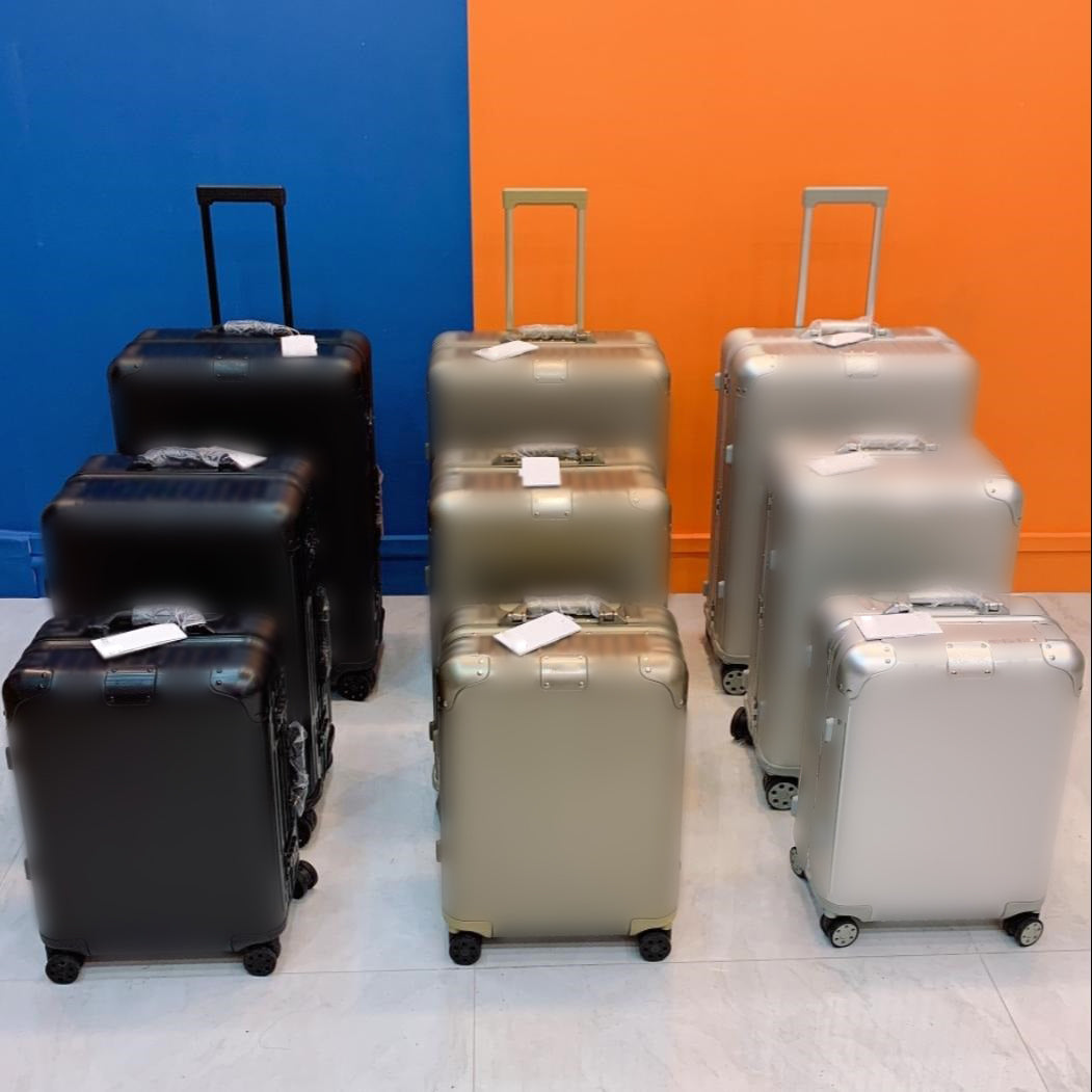 Designer luggage Smooth Rolling Wheels Telescopic Handles combination lock box carry on suitcase travel suitcase