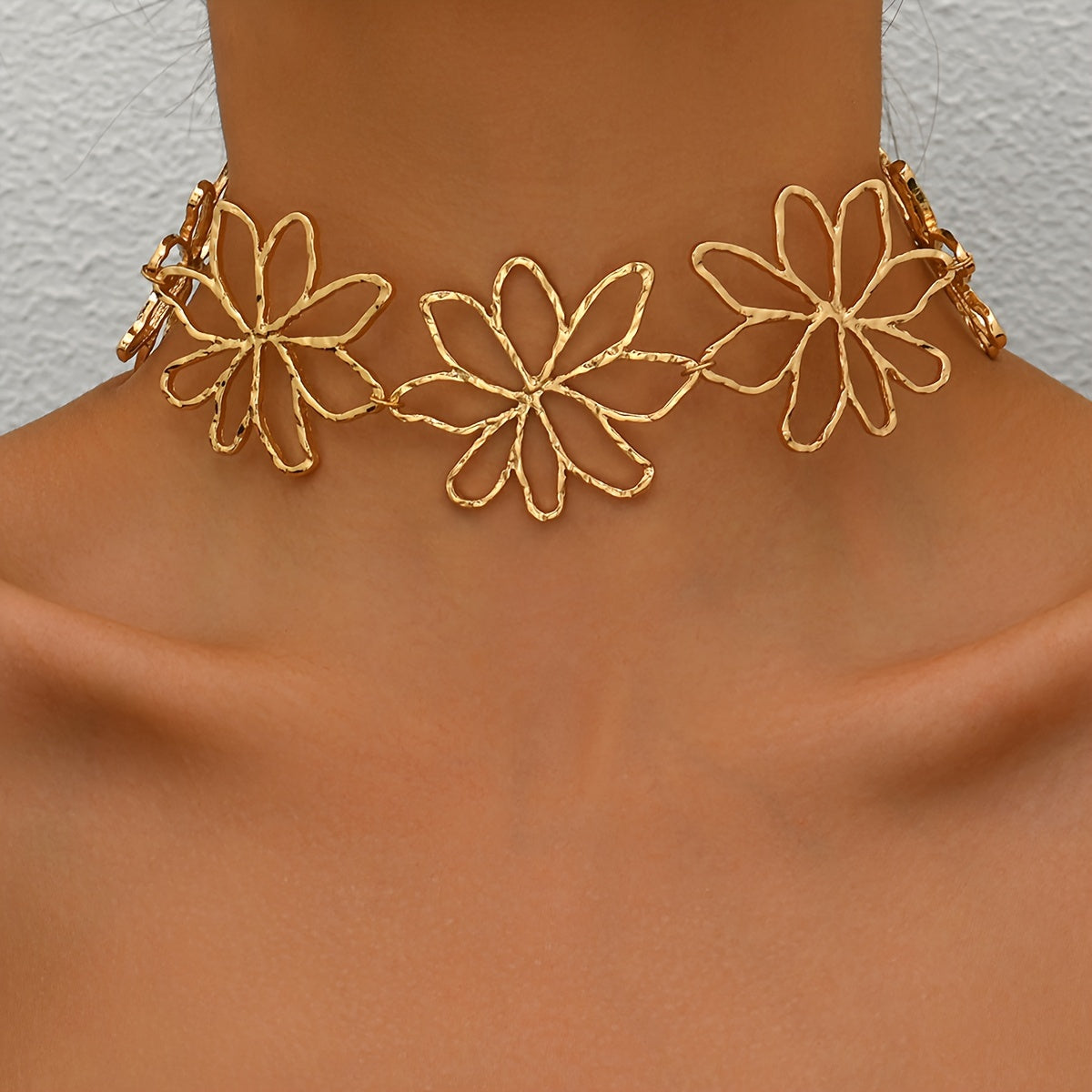 TEMU 1pc Vintage Bohemian Choker Necklace - Irregular Floral Cutout Design, Alloy Golden-tone Layered Chain For Music Festivals & Casual Attire,