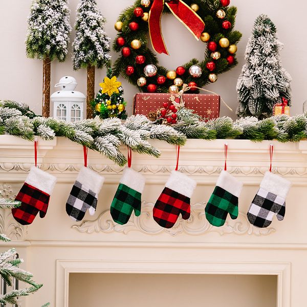 Classic Buffalo Plaid Christmas Gloves Family Xmas Tree Decoration Fireplace Hanging Ornament Santa Mitts Cutlery Flatware Cover Candy Gift
