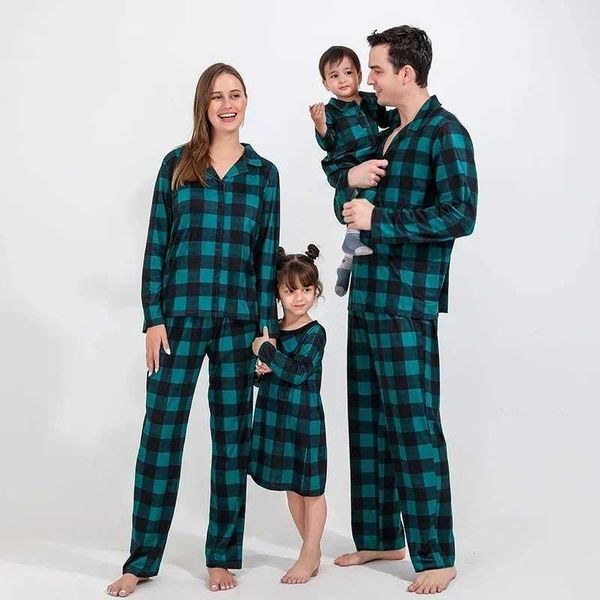 Xmas Family Look Costumes Christmas Pajamas Set Mother Father Kids Matching Outfits Warm Soft Sleepwear Baby Boys Girls Clothes LX241113