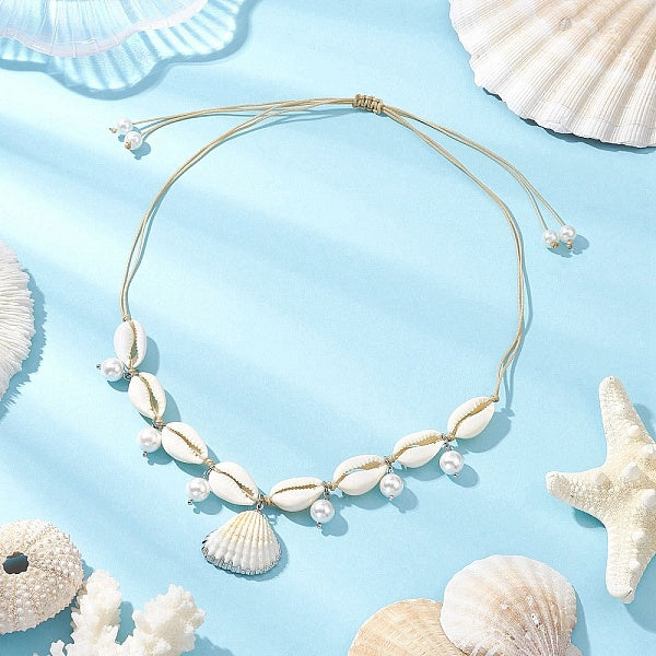 Collares de conchas de cauri naturales