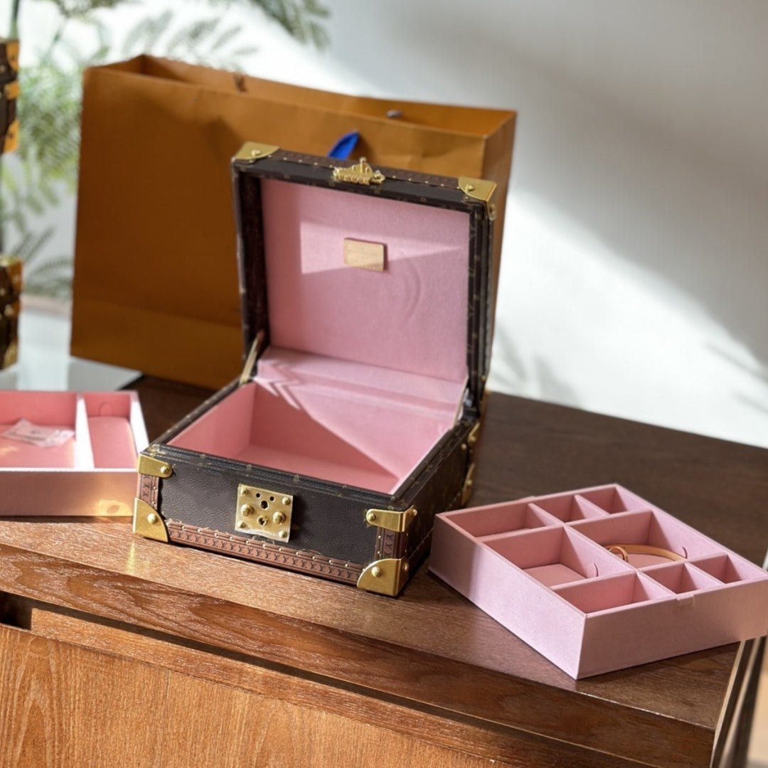 Jewels womens designer women pouch stud earrings earring Case travel accessory leather trimmings Necklace BOX Suitcase Hard box 000 Z250922HQTG