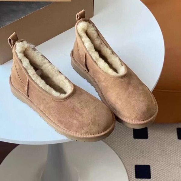 Caixa de tesouro 2025 feminino de peles plataforma quente botas de neve quente camurça aconchegante nova femme shoes loafer de inverno de pe