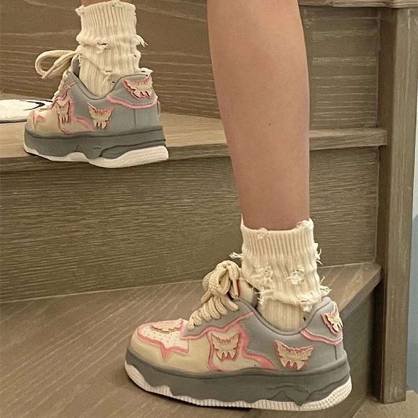 2023 New Fashion Vintage Womens Sneakers Platform Butterfly Pattern Casual Breathable Vulcanized Lace-Up Female Shoes dhshoesw