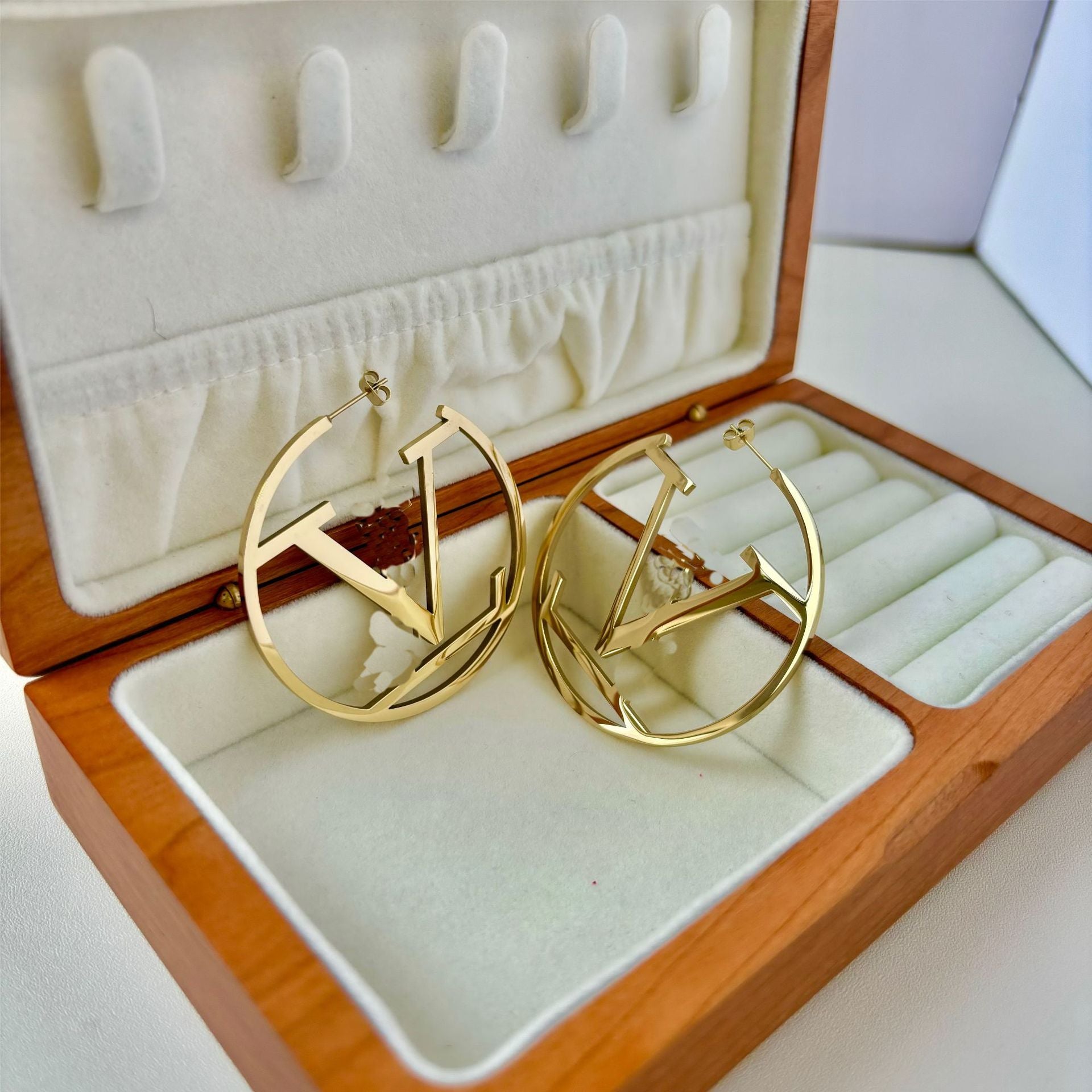 Hyperbole large 52mm girls Original designer letter V circle hoops women 18K gold silver rose black earrings 316L stainless steel wedding party jewe