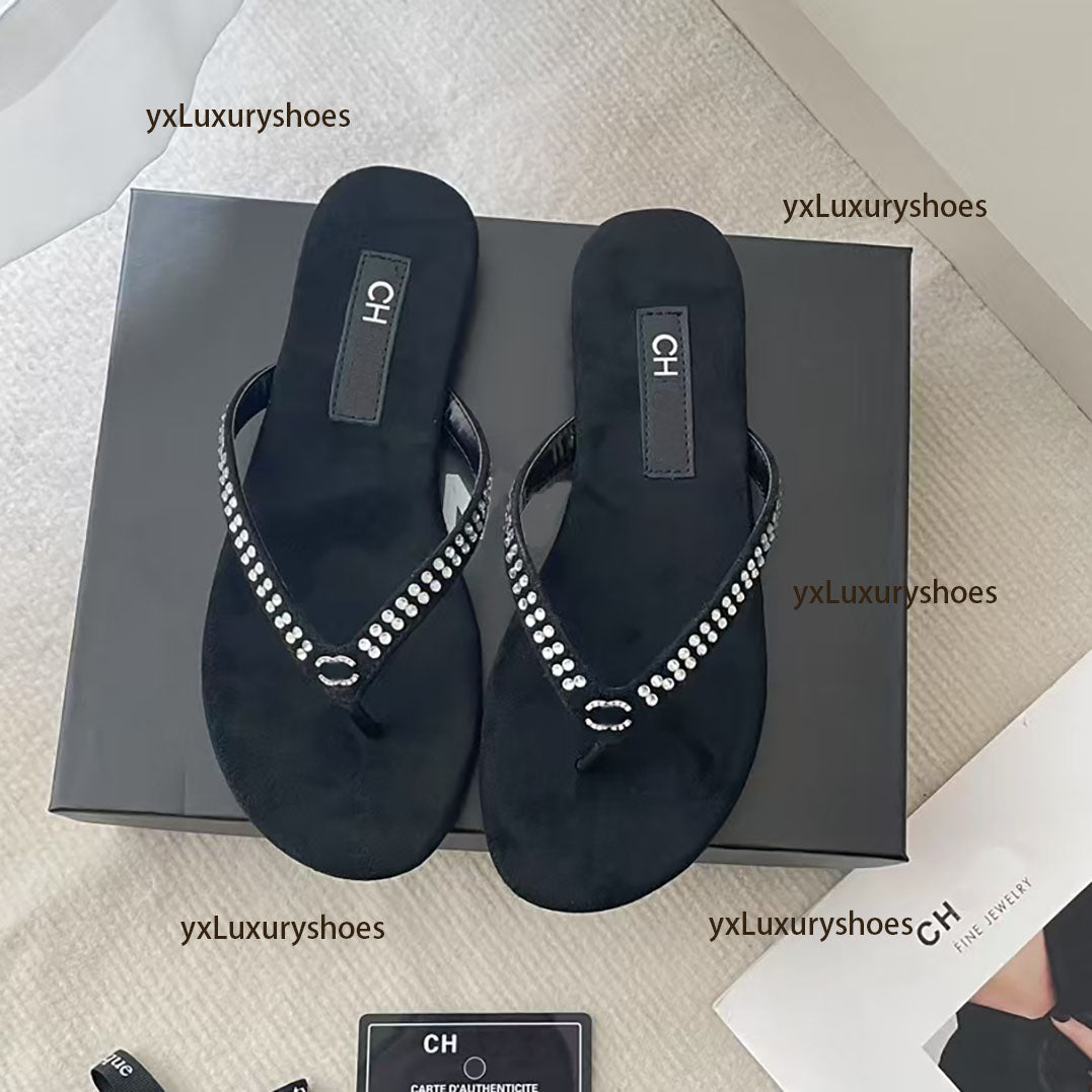 2025 Paris new designer shoes women&#039;s beach wide flat CC suede flip-flops Luxury printed letter crystal CC upper logo beach casual sandals wome