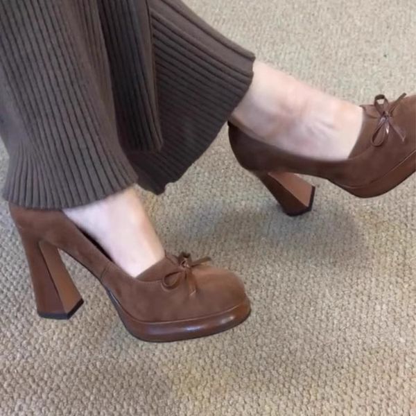 Elevated Luxury Women&#039;s Spring Shoe Line - Stylish Thick Heeled Sandals Perfect for Soirees