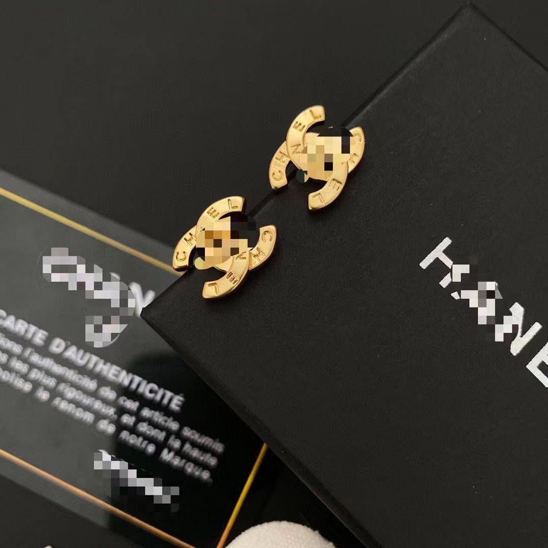 2022 Fashionable 18K Gold Plated Stainless Steel Necklaces Choker Letter Pendant Statement Fashion Womens Necklace Wedding Jewelry Accessories ZG169