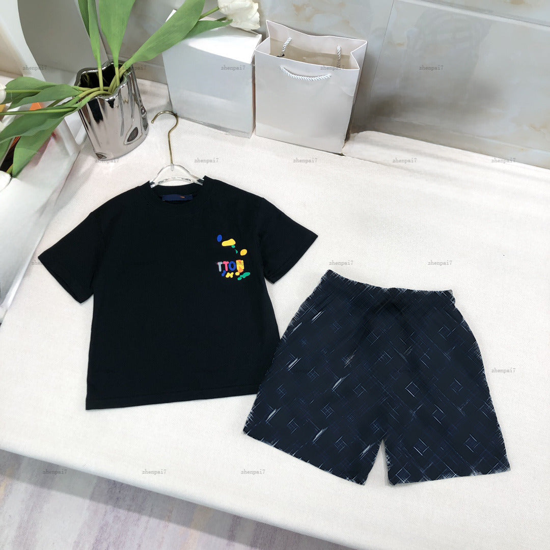Top baby T-shirt set Dark color design boys girls tracksuits kids designer clothes Summer Short-sleeved T-shirt and shorts A152X05N035