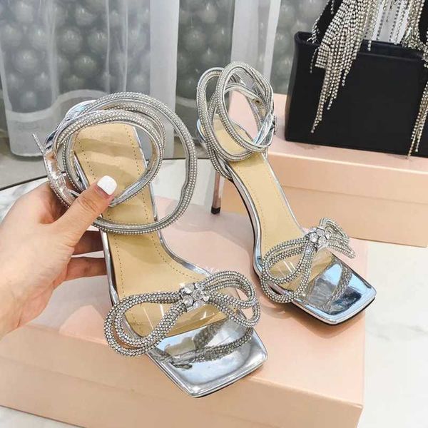 Novo 2022 Moda Sandálias Luxuros Rhinestones Bowknot Sapatos de casamento saltos altos Sandal Sandal Party Shoesxj250110