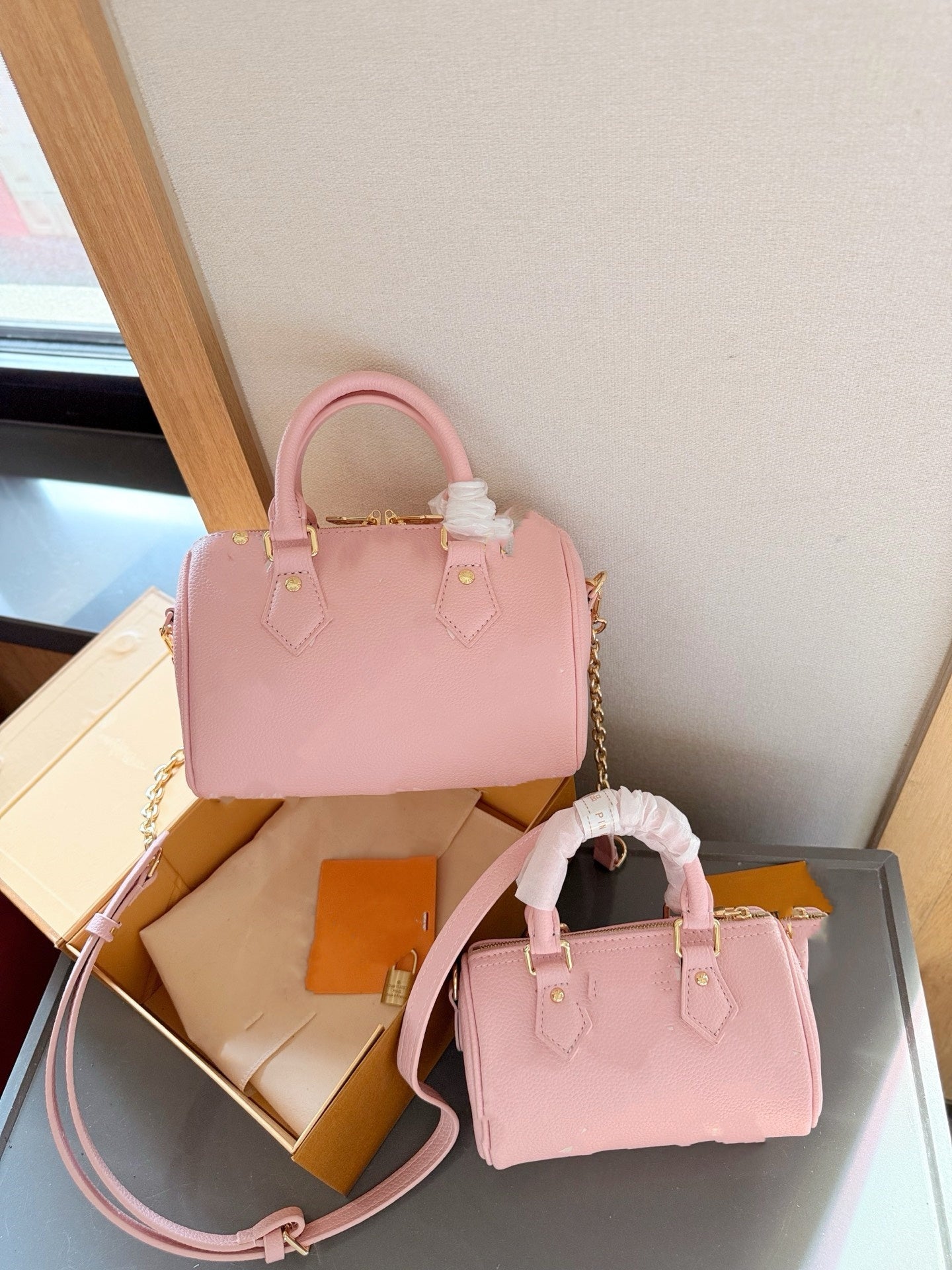 Top quality speedys bag Womens crossbody shoulder bag Original designer handbag leather chain bags expensive tote Pillow pink bag wallet