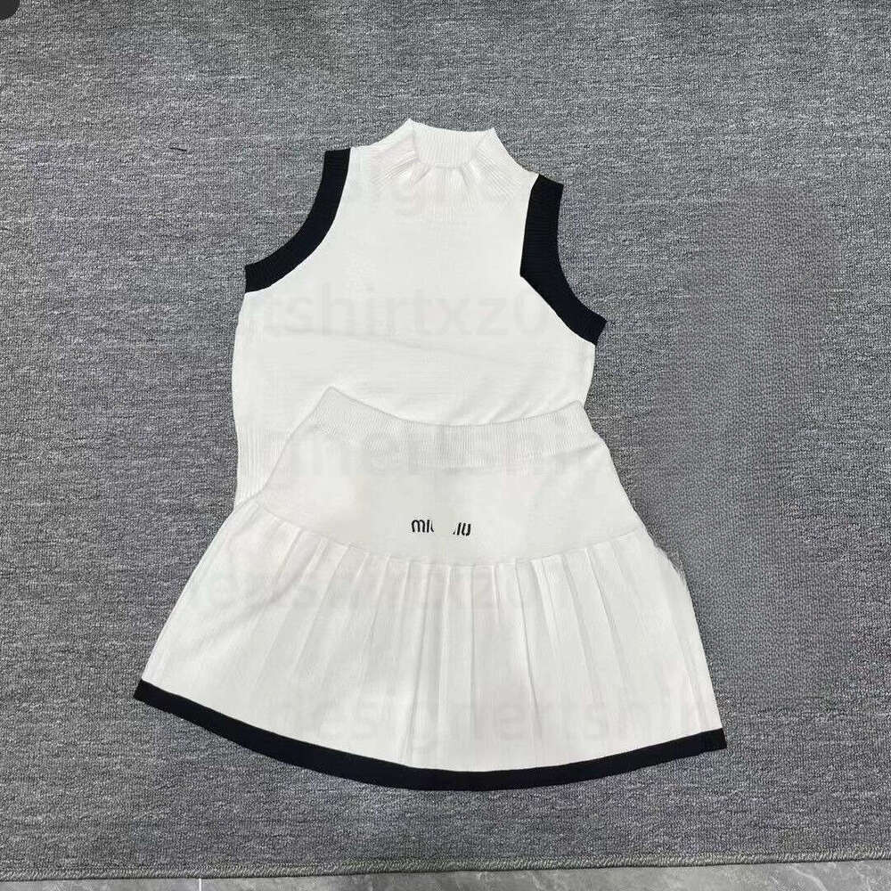 Muis Top Miu Crop Top Hollow Out Blouses Bathing Suits Designer Tank Top Spring Embroidered Slim Knitted Skirt Set Women Denim Tearhoodie Amiribanda