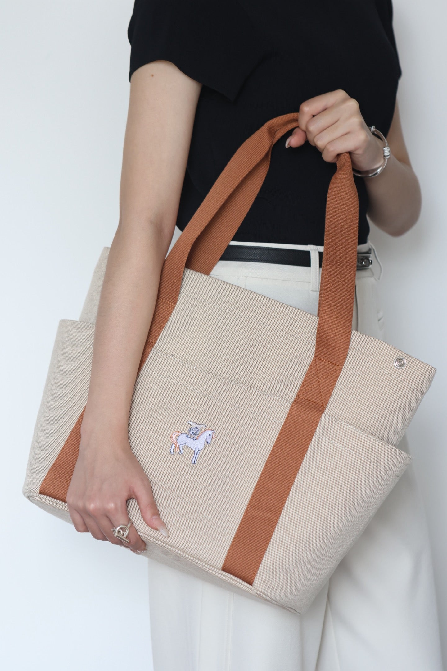 10A Versatile Designer Insulated Maternity Purse Ideal Companion for Newborn Care on-the-go