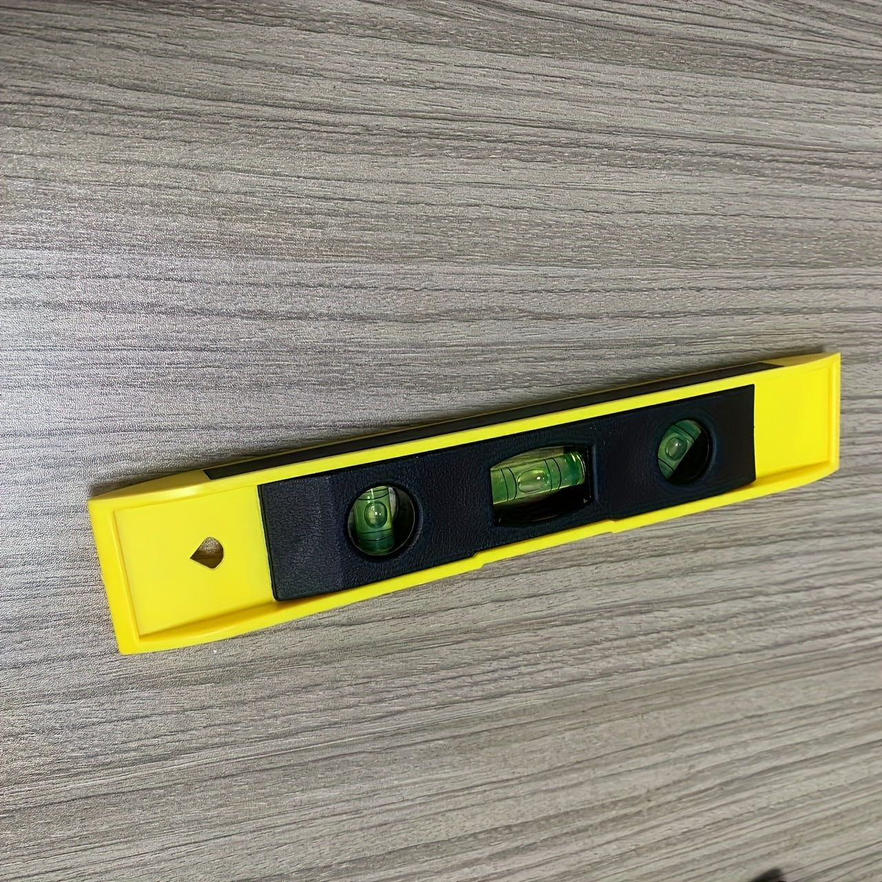 TEMU 1pc, 9in-220mm Magnetic Spirit Level - Portable Tool For Precise Vertical And Horizontal Measurements With 3 Bubble Levels And Magnetic Base