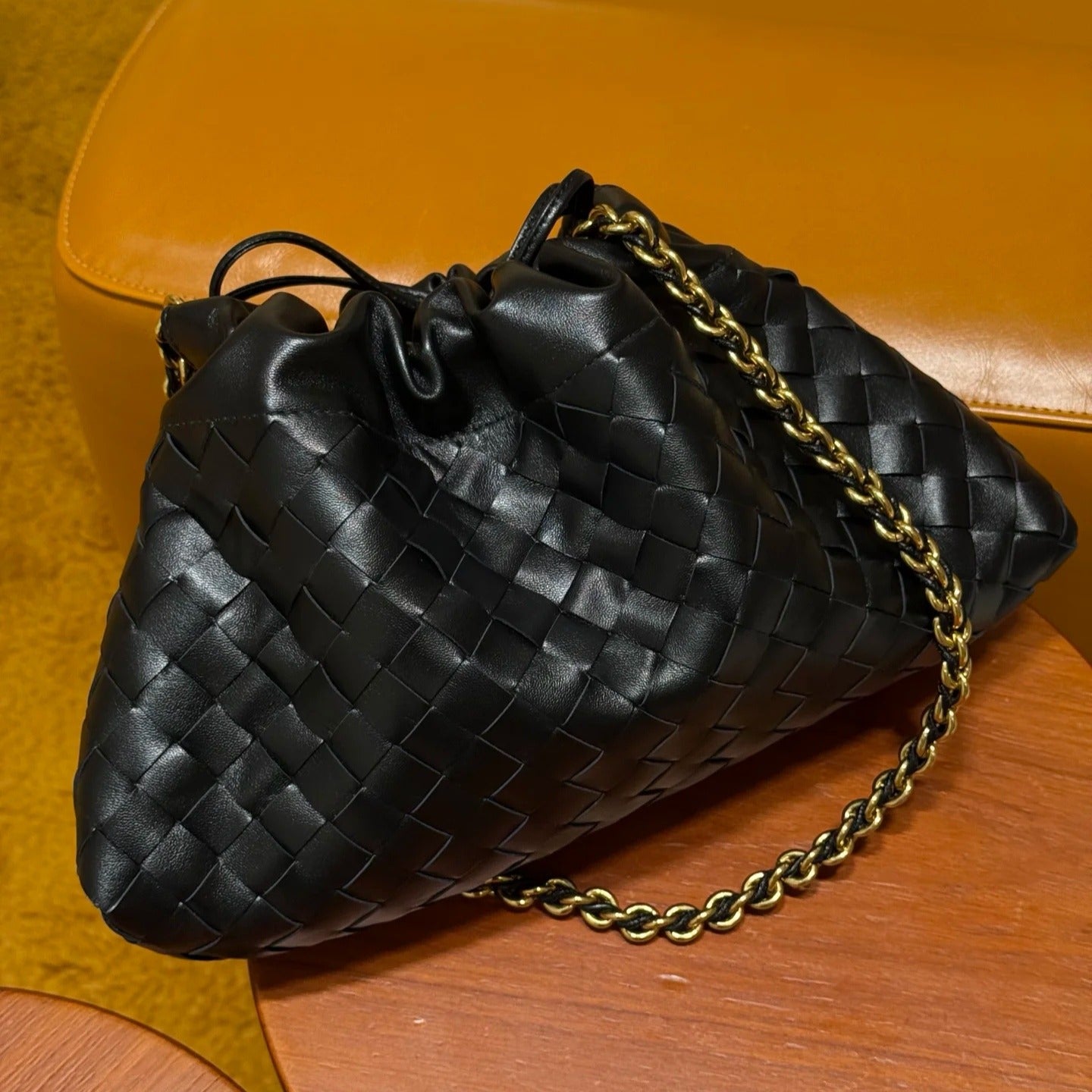 Dustbag Notte Calf Leather Shoulder Bags Metal Chain Drawsting Closure Handmade Real Leather Knitting Underarm Cloud Clutch Bag Designer Purses And