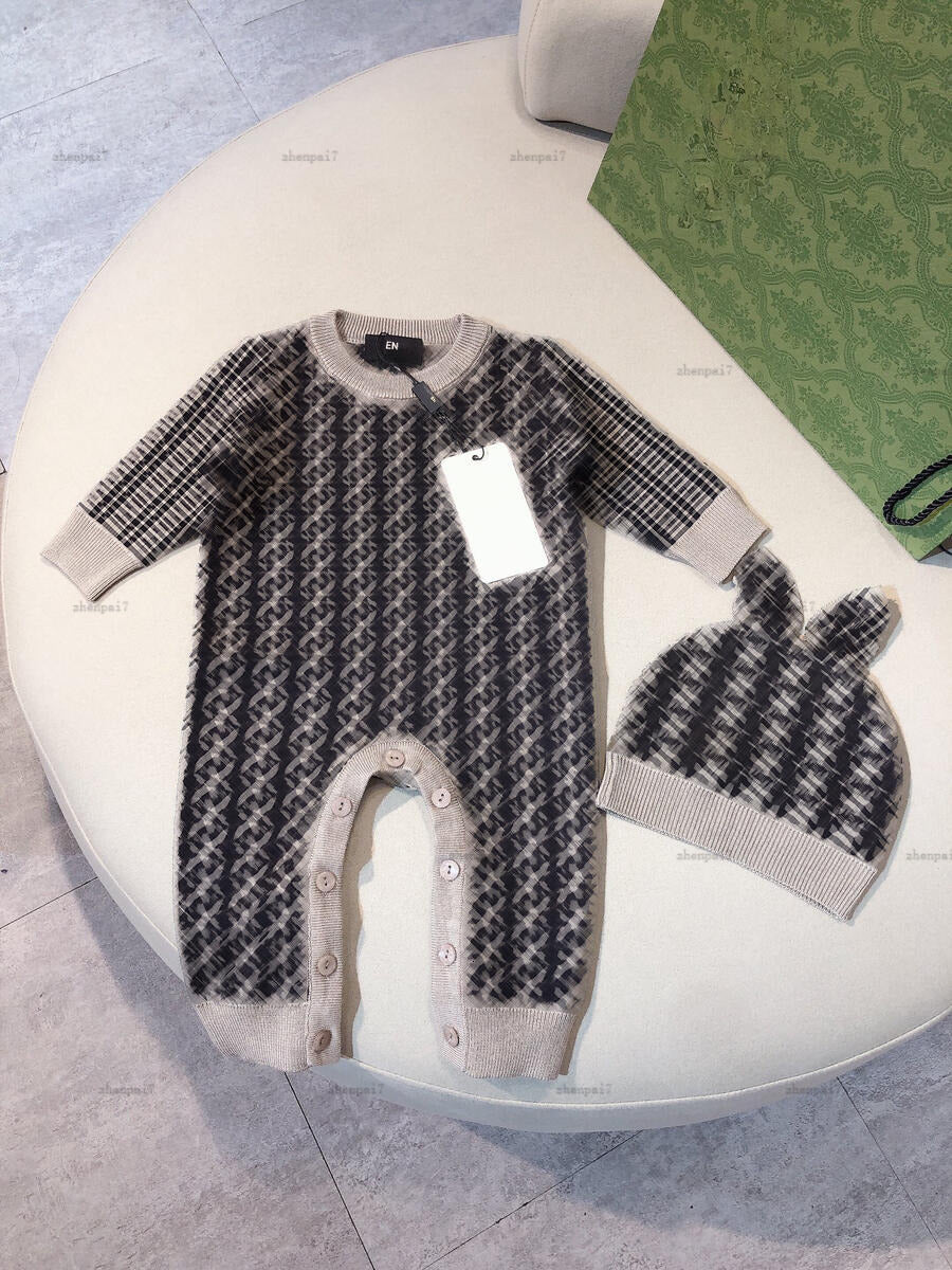 Top newborn jumpsuits Black lettering print toddler romper designer Baby clothing Long sleeve Knitted suit infant bodysuit And hat A383X11N097