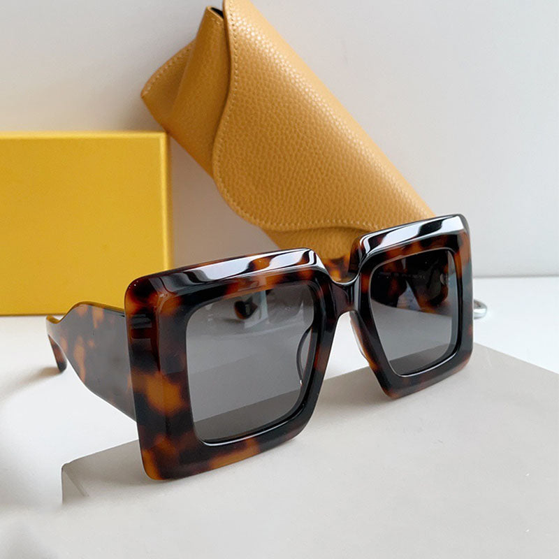 Oversize Square Acetate Frame Designer Sunglasses LW40090I Fashion Mens and Womens Zebra Frame Mirror Legs with Pattern Pattern Beach Party Leisure