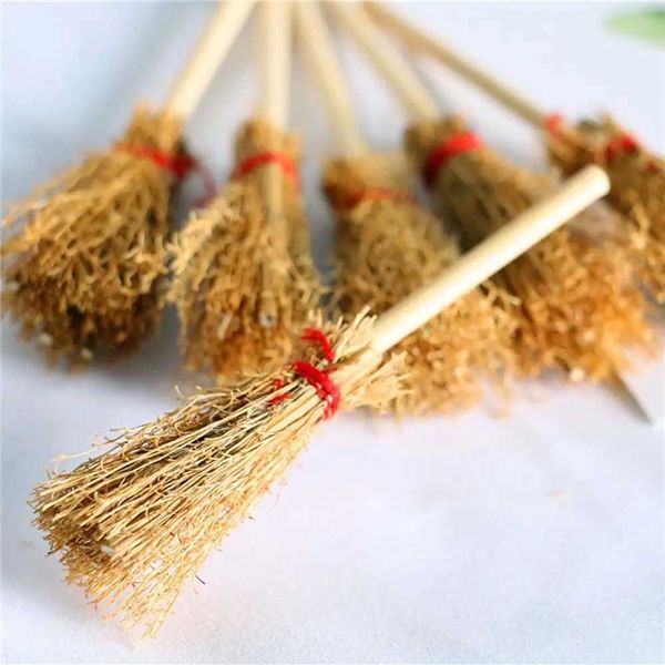 10PCS Mini Broom Witch Straw Brooms DIY Hanging Ornaments for Halloween Party Decoration Costume Props Dollhouse Accessories Y240801