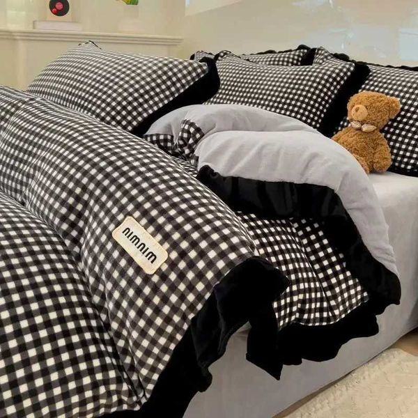 Winter Warm Coral Velvet Duvet Cover Suit Cute Bow Queen Comforter Quilt Cover with Bed Sheet Pillowcase 4pcs Velvet Bedding SetXJ241024