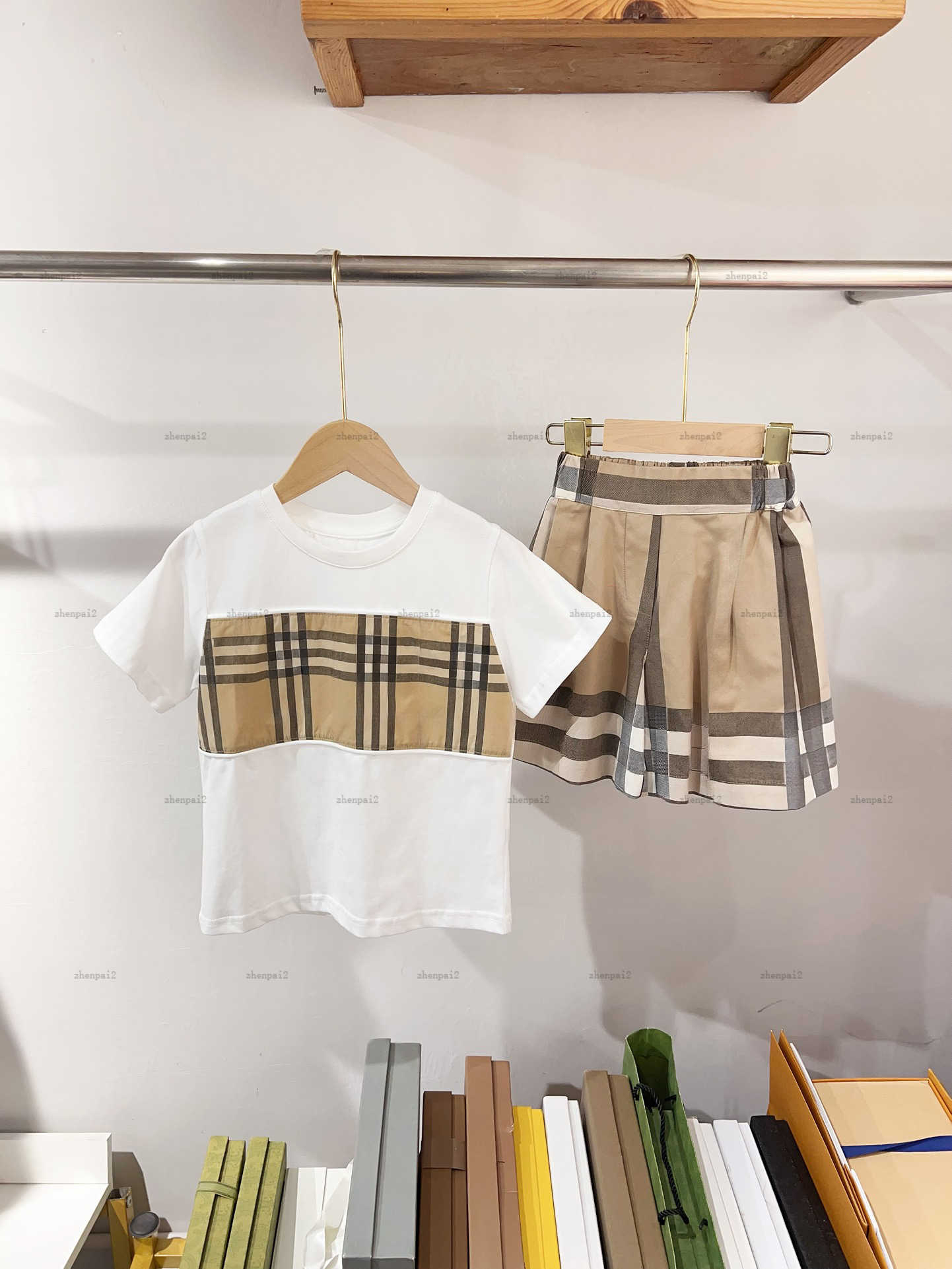 Luxury girls dress sets summer T-shirt set High quality kids overskirt designer baby clothes Splicing design Short sleeves and plaid skirts