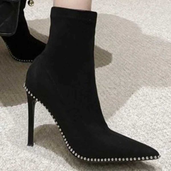 2024 Moda de outono Elegante Senhoras Altas Saltos Novos Cetim Ponto Botas curtas Mulheres finas Botas de meia Stretch Boots Shoesc241121
