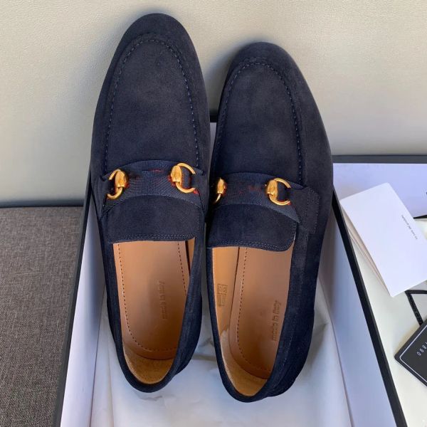 32 Model Men Sapatos Sapatos de designer formal Sapato de vestido preto Sapatos de couro Patente Men Slip On Point Toe Business Casual Shoes